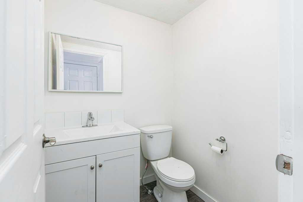 71 Good Crescent, Red Deer, AB - Indoor Photo Showing Bathroom