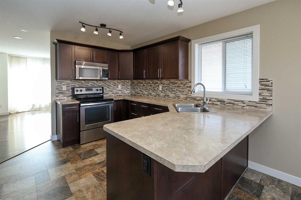 85 Cedar Crescent, Blackfalds, AB - Indoor Photo Showing Kitchen With Double Sink
