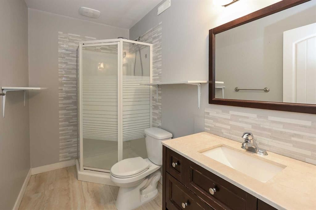 85 Cedar Crescent, Blackfalds, AB - Indoor Photo Showing Bathroom