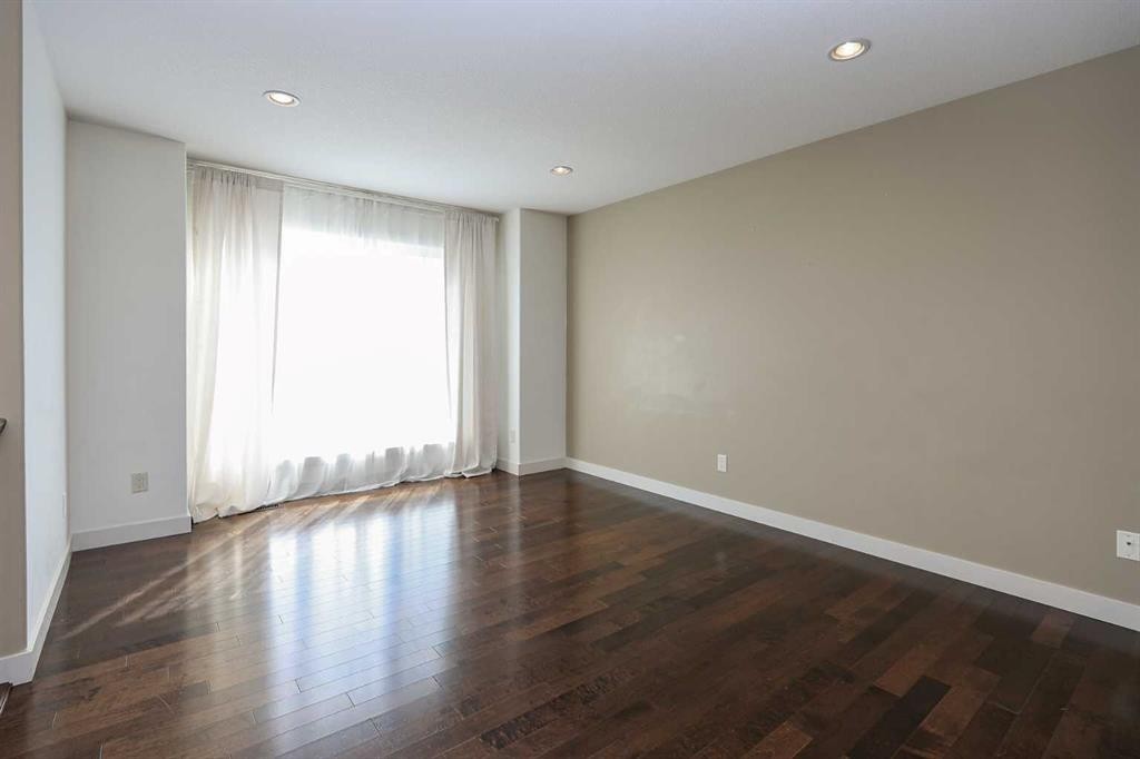 85 Cedar Crescent, Blackfalds, AB - Indoor Photo Showing Other Room