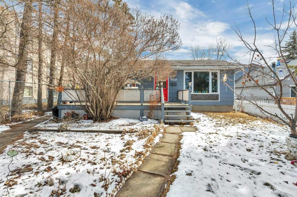 6749 59 Avenue, Red Deer, AB - Outdoor