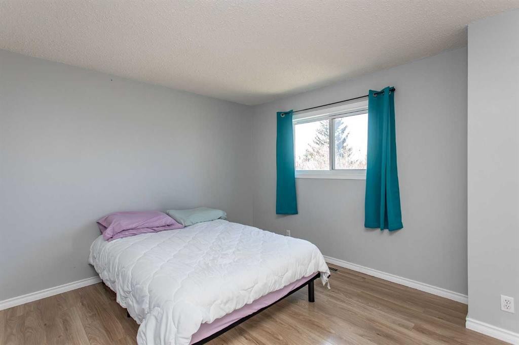 11 Erickson Drive, Red Deer, AB - Indoor Photo Showing Bedroom