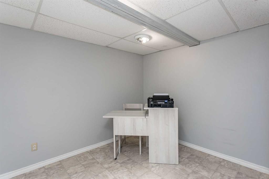 11 Erickson Drive, Red Deer, AB - Indoor Photo Showing Other Room