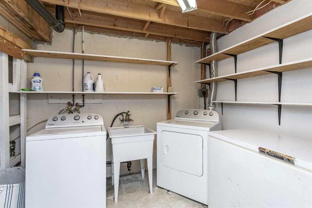 11 Erickson Drive, Red Deer, AB - Indoor Photo Showing Laundry Room