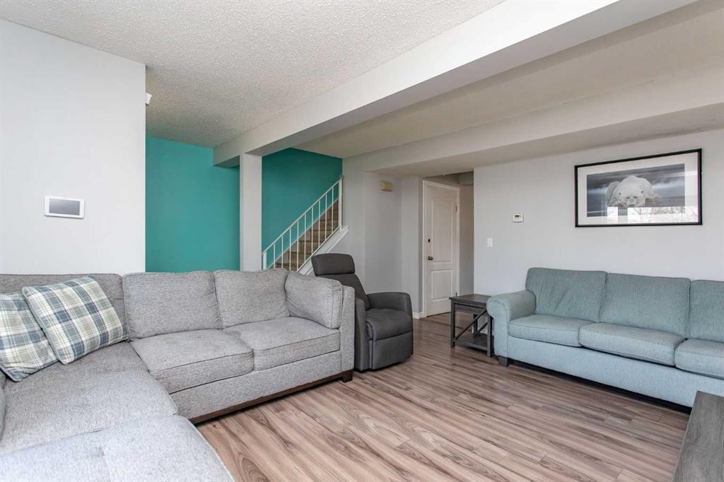 11 Erickson Drive, Red Deer, AB - Indoor Photo Showing Living Room