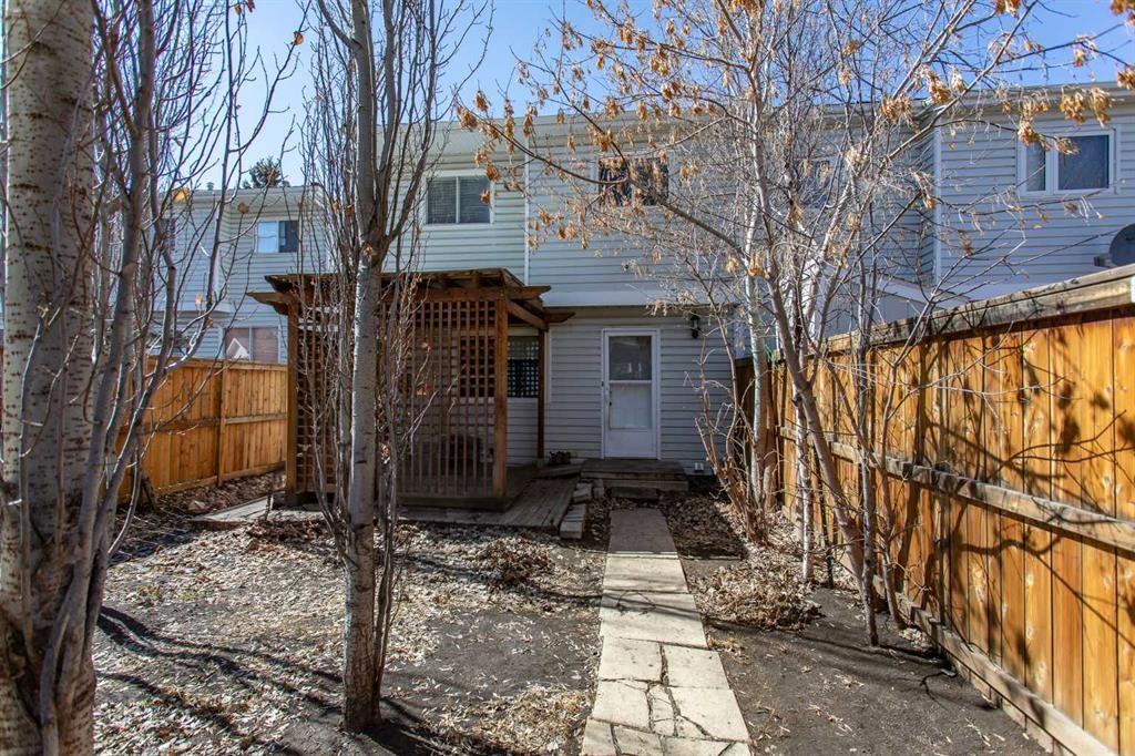 11 Erickson Drive, Red Deer, AB - Outdoor