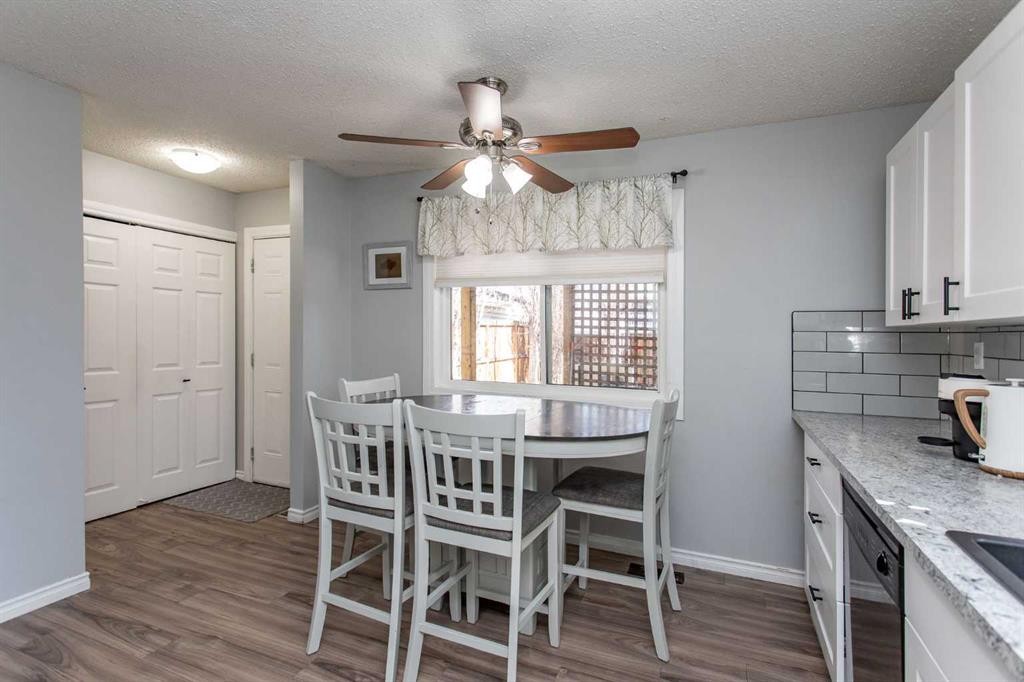 11 Erickson Drive, Red Deer, AB - Indoor Photo Showing Dining Room