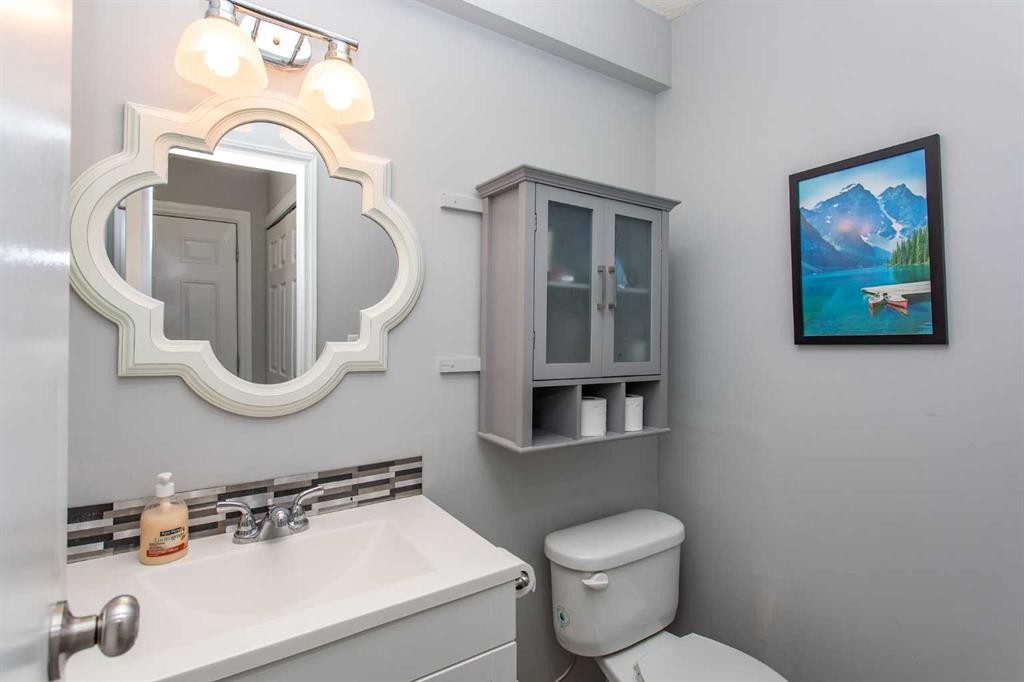 11 Erickson Drive, Red Deer, AB - Indoor Photo Showing Bathroom