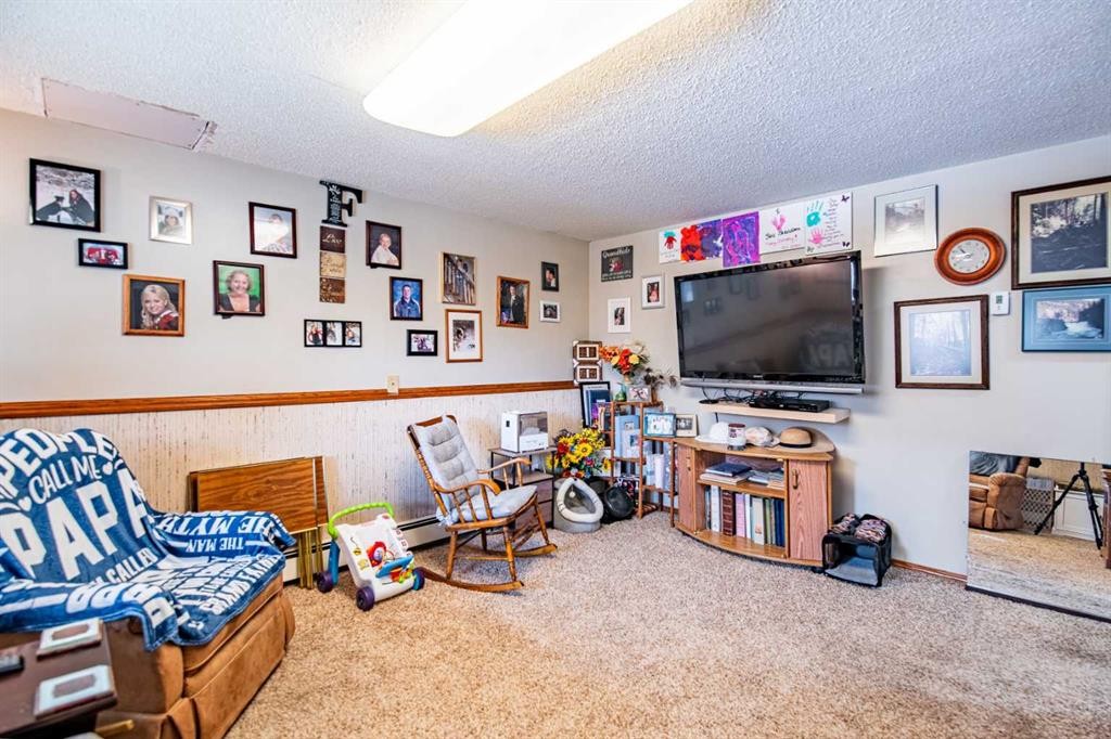 44 Norwest Close, Red Deer, AB - Indoor Photo Showing Other Room