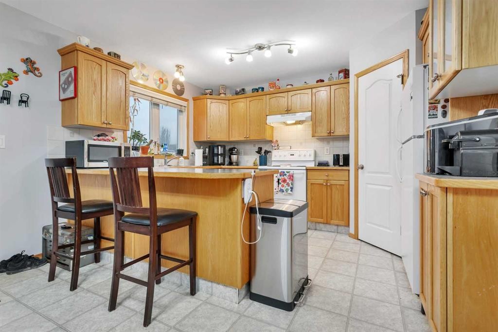 6203 Orr Drive, Red Deer, AB - Indoor Photo Showing Kitchen