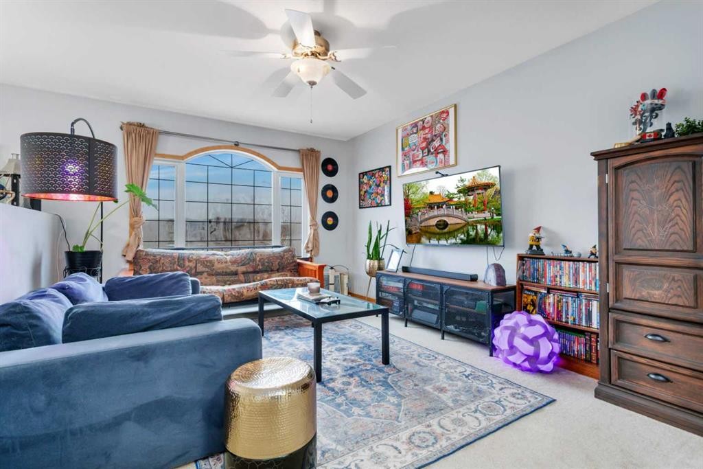 6203 Orr Drive, Red Deer, AB - Indoor Photo Showing Living Room