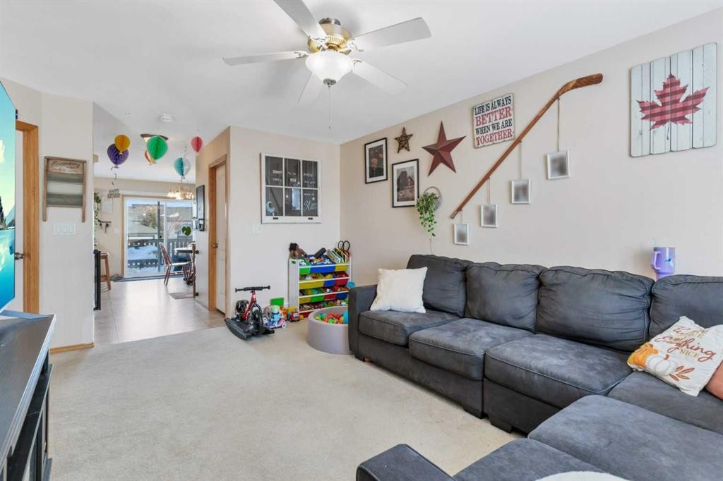 6205 Orr Drive, Red Deer, AB - Indoor Photo Showing Living Room