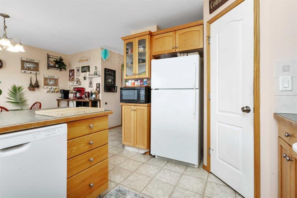 6205 Orr Drive, Red Deer, AB - Indoor Photo Showing Kitchen
