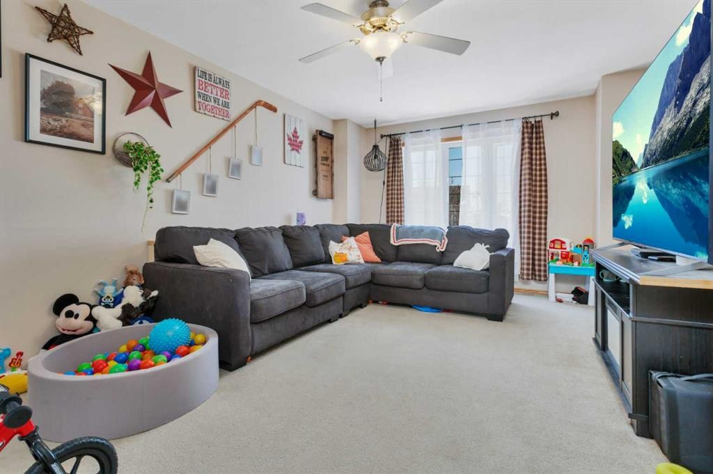 6205 Orr Drive, Red Deer, AB - Indoor Photo Showing Living Room