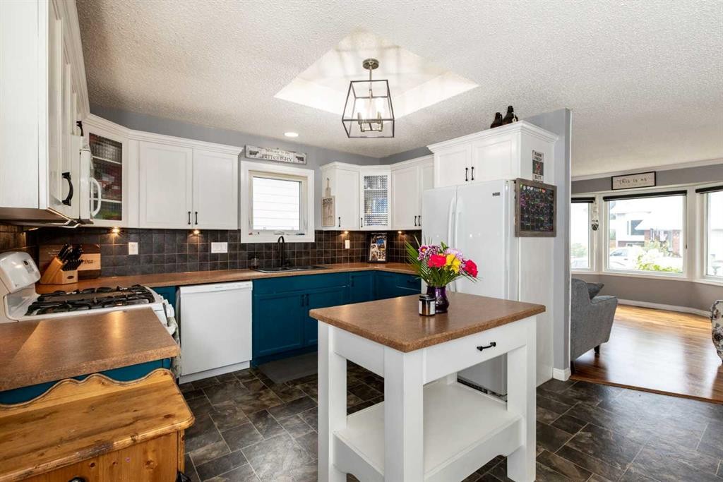 62 Rupert Crescent, Red Deer, AB - Indoor Photo Showing Other Room
