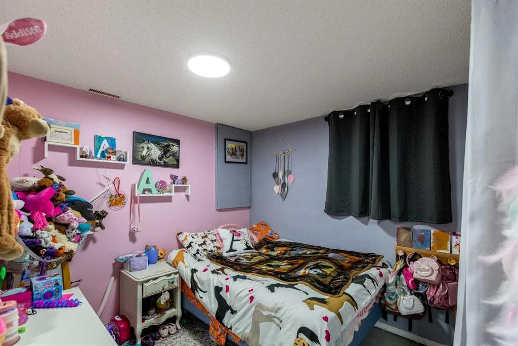 62 Rupert Crescent, Red Deer, AB - Indoor Photo Showing Bedroom