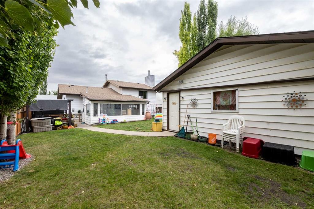 62 Rupert Crescent, Red Deer, AB - Outdoor With Exterior