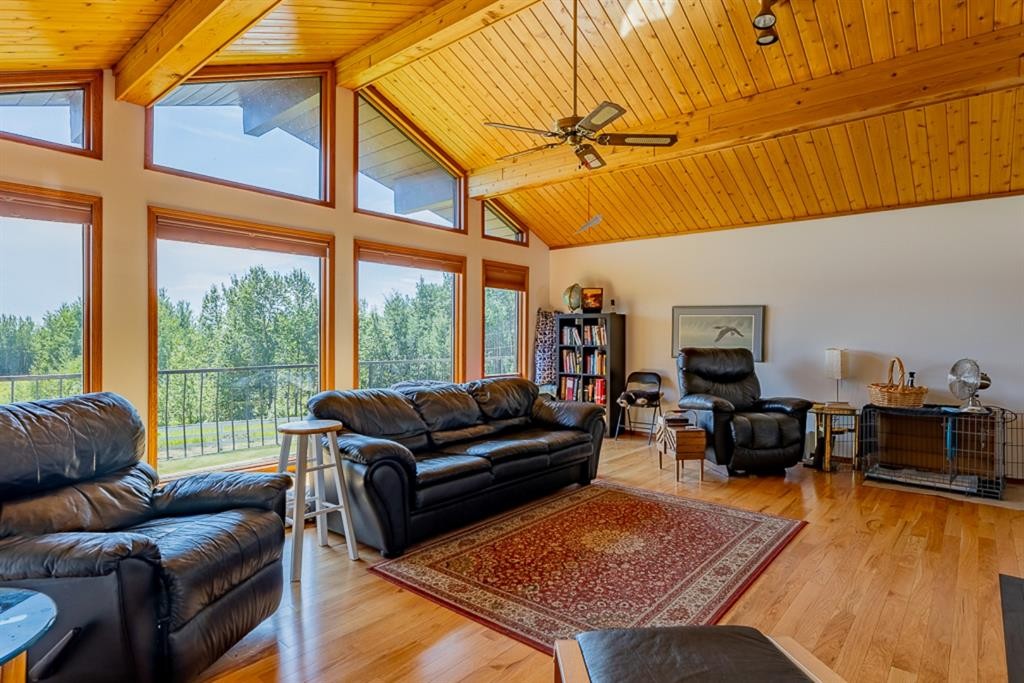 Sunhaven Road, Rural Lacombe County, AB - Indoor Photo Showing Living Room