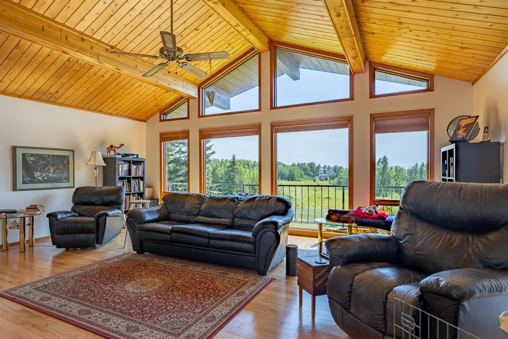 Sunhaven Road, Rural Lacombe County, AB - Indoor Photo Showing Living Room