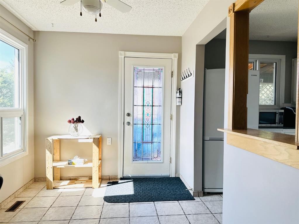 15 Pinecliff Close Ne, Calgary, AB - Indoor Photo Showing Other Room