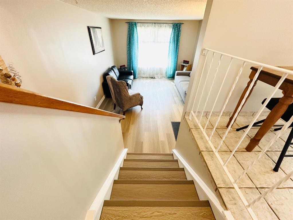 15 Pinecliff Close Ne, Calgary, AB - Indoor Photo Showing Other Room