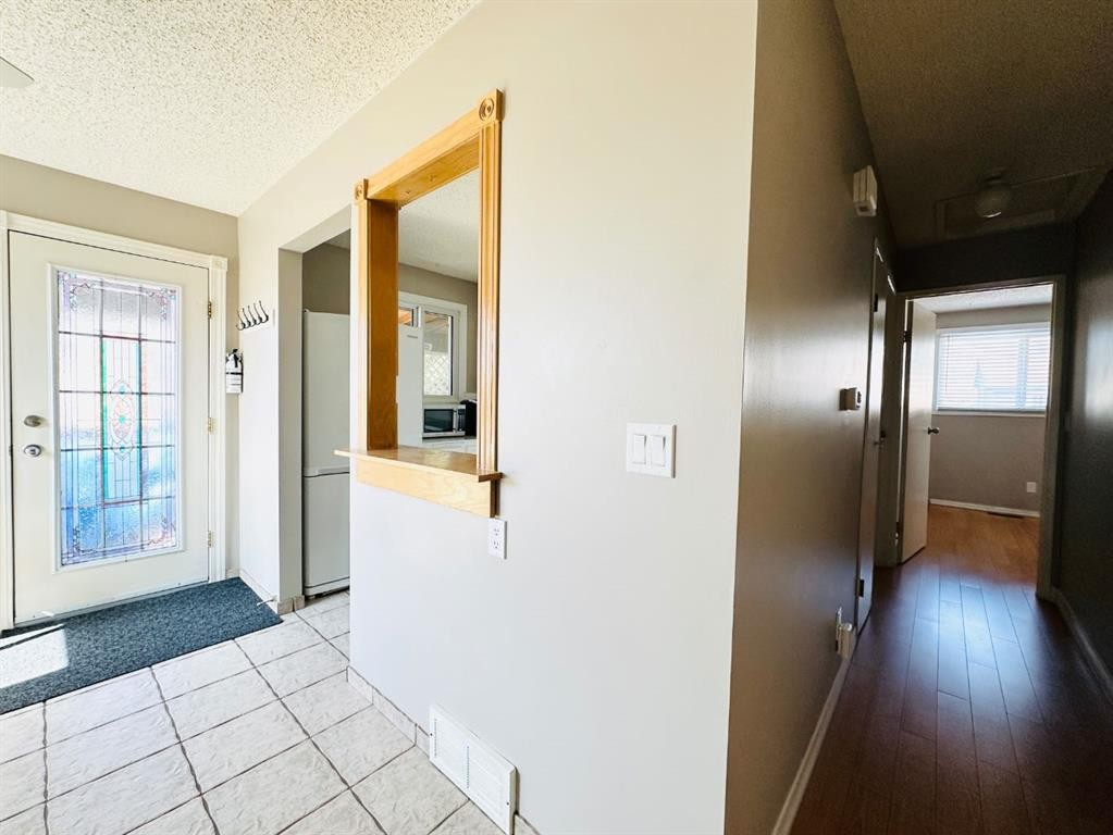 15 Pinecliff Close Ne, Calgary, AB - Indoor Photo Showing Other Room