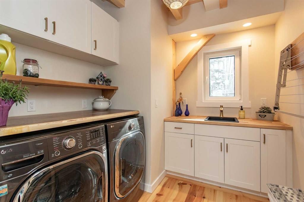 1130 Breakers Way, Sunbreaker Cove, AB - Indoor Photo Showing Laundry Room