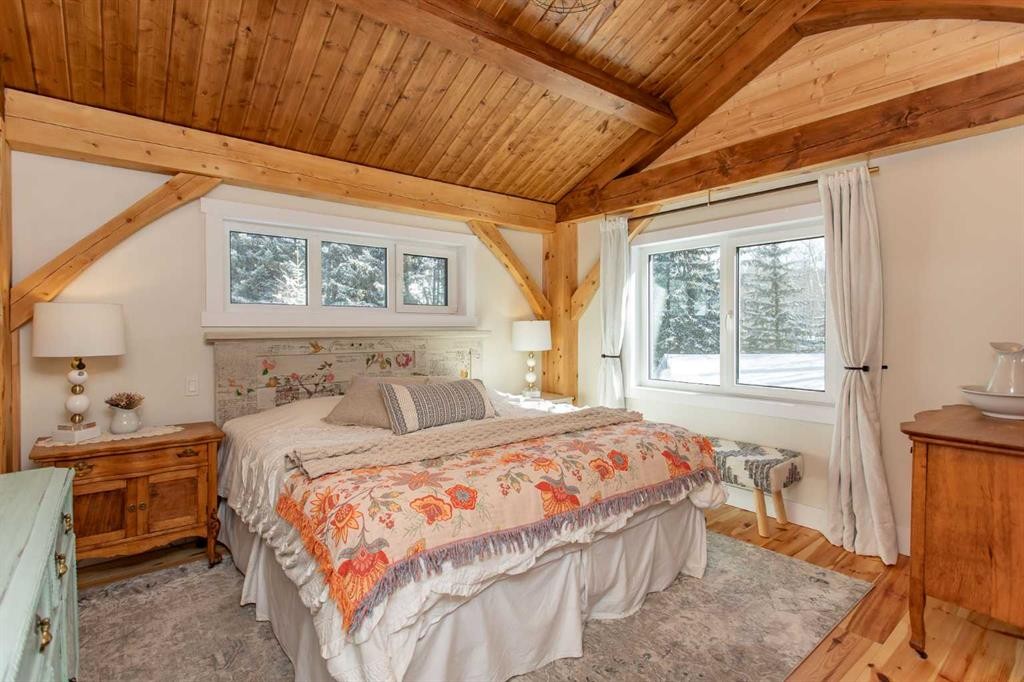 1130 Breakers Way, Sunbreaker Cove, AB - Indoor Photo Showing Bedroom