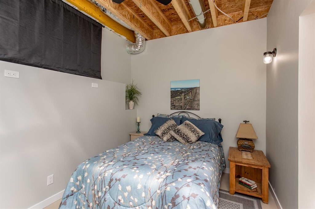 1130 Breakers Way, Sunbreaker Cove, AB - Indoor Photo Showing Bedroom