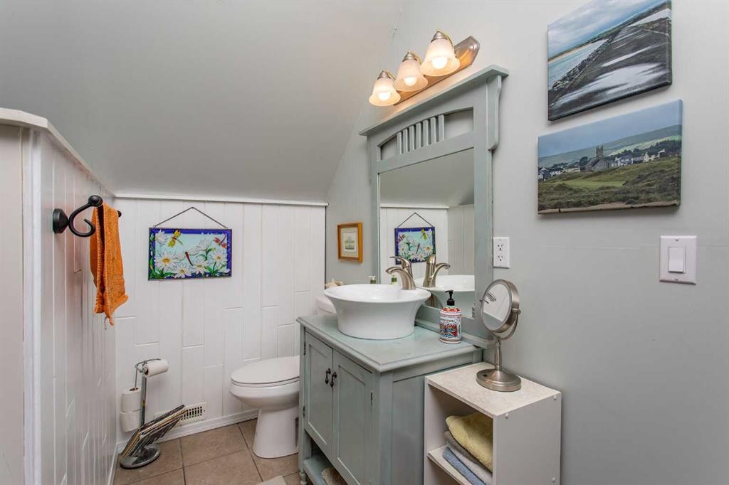 1130 Breakers Way, Sunbreaker Cove, AB - Indoor Photo Showing Bathroom