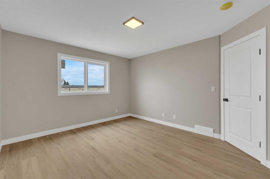 123 Hampton Crescent, Sylvan Lake, AB - Indoor Photo Showing Other Room