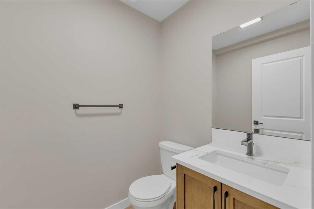 123 Hampton Crescent, Sylvan Lake, AB - Indoor Photo Showing Bathroom