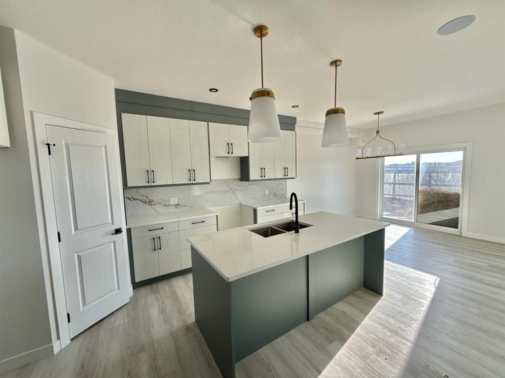 21 Lavelle Close, Red Deer, AB - Indoor Photo Showing Kitchen With Double Sink With Upgraded Kitchen