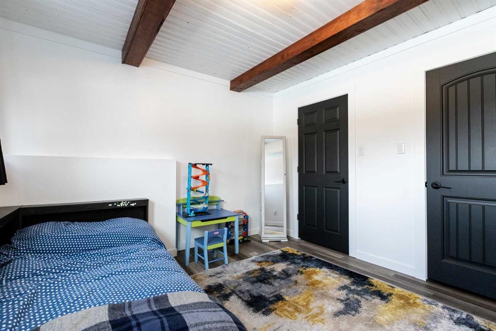 67 Bowman Circle, Sylvan Lake, AB - Indoor Photo Showing Bedroom