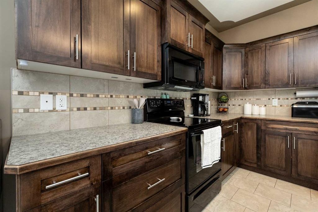 67 Bowman Circle, Sylvan Lake, AB - Indoor Photo Showing Kitchen