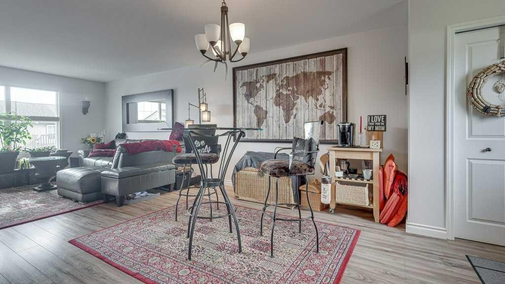 115 Redwood Boulevard, Springbrook, AB - Indoor Photo Showing Living Room