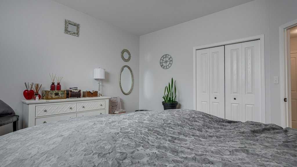 115 Redwood Boulevard, Springbrook, AB - Indoor Photo Showing Bedroom