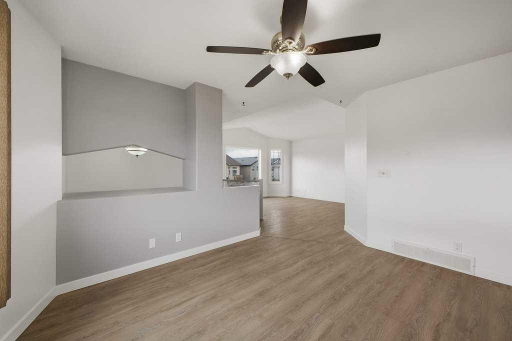 32 Hunter Road, Sylvan Lake, AB - Indoor Photo Showing Other Room