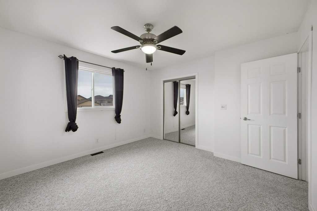 32 Hunter Road, Sylvan Lake, AB - Indoor Photo Showing Other Room
