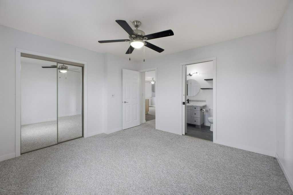 32 Hunter Road, Sylvan Lake, AB - Indoor