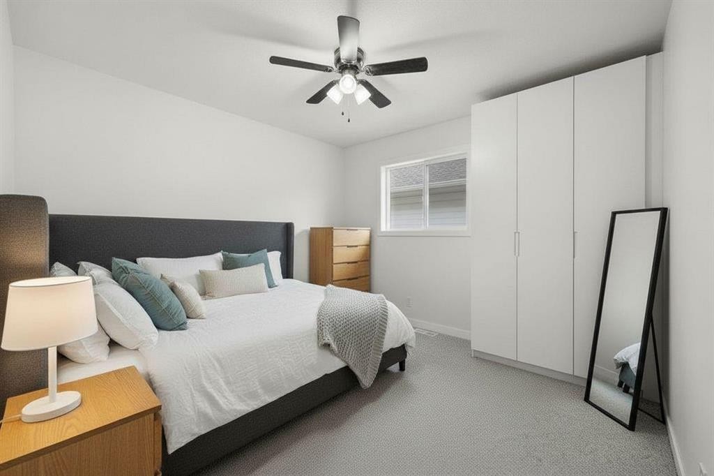 32 Hunter Road, Sylvan Lake, AB - Indoor Photo Showing Bedroom