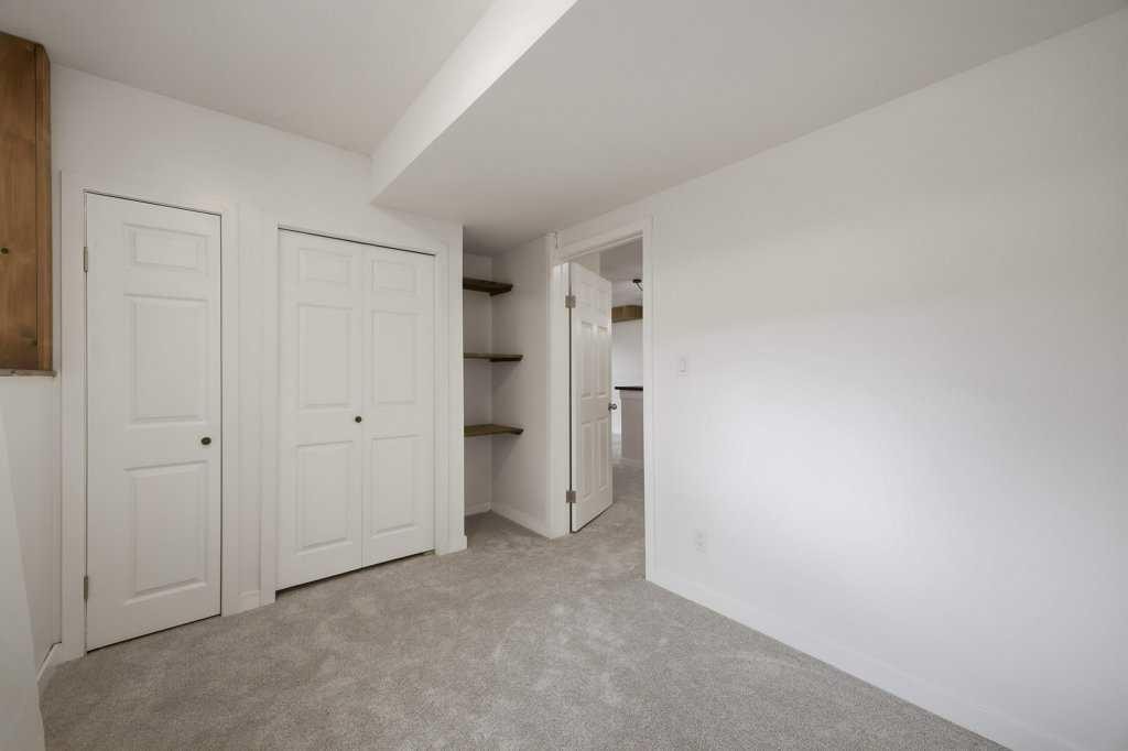 32 Hunter Road, Sylvan Lake, AB - Indoor