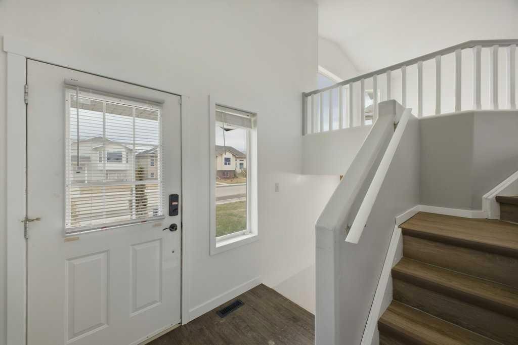 32 Hunter Road, Sylvan Lake, AB - Indoor Photo Showing Other Room