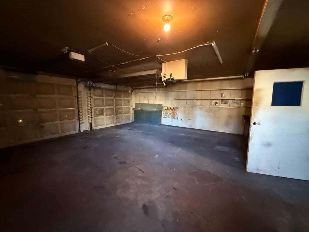 5805 42 Avenue, Camrose, AB - Indoor Photo Showing Garage