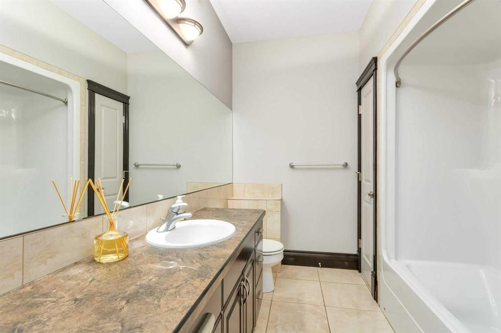 310 Jarvis Glen Way, Jarvis Bay, AB - Indoor Photo Showing Bathroom