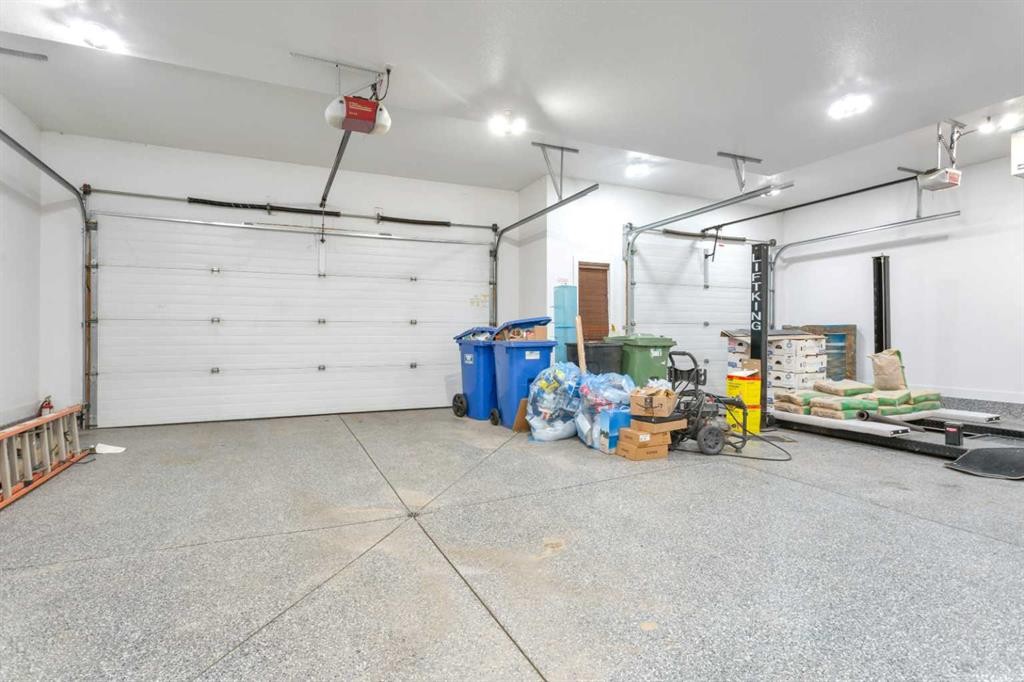 310 Jarvis Glen Way, Jarvis Bay, AB - Indoor Photo Showing Garage