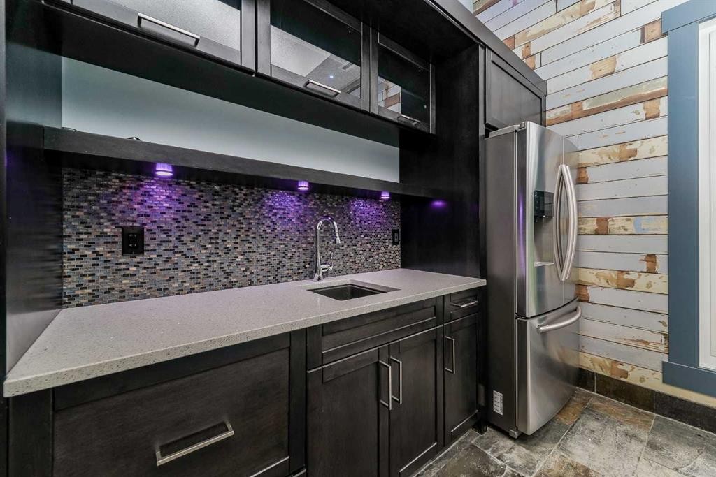 310 Jarvis Glen Way, Jarvis Bay, AB - Indoor Photo Showing Kitchen