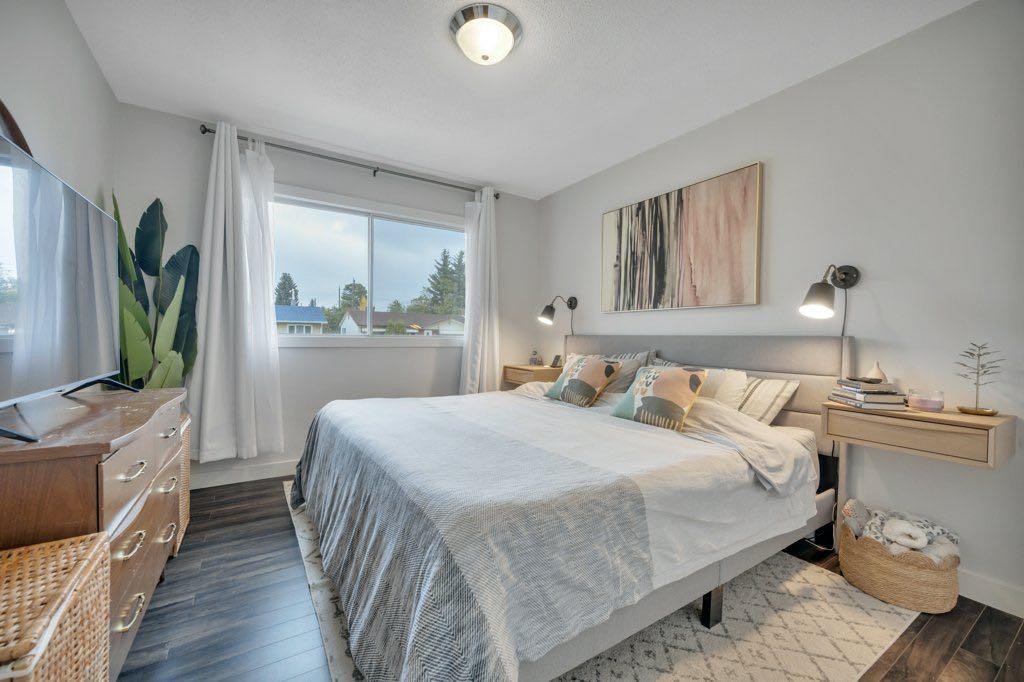 7715 73 Avenue Nw, Edmonton, AB - Indoor Photo Showing Bedroom