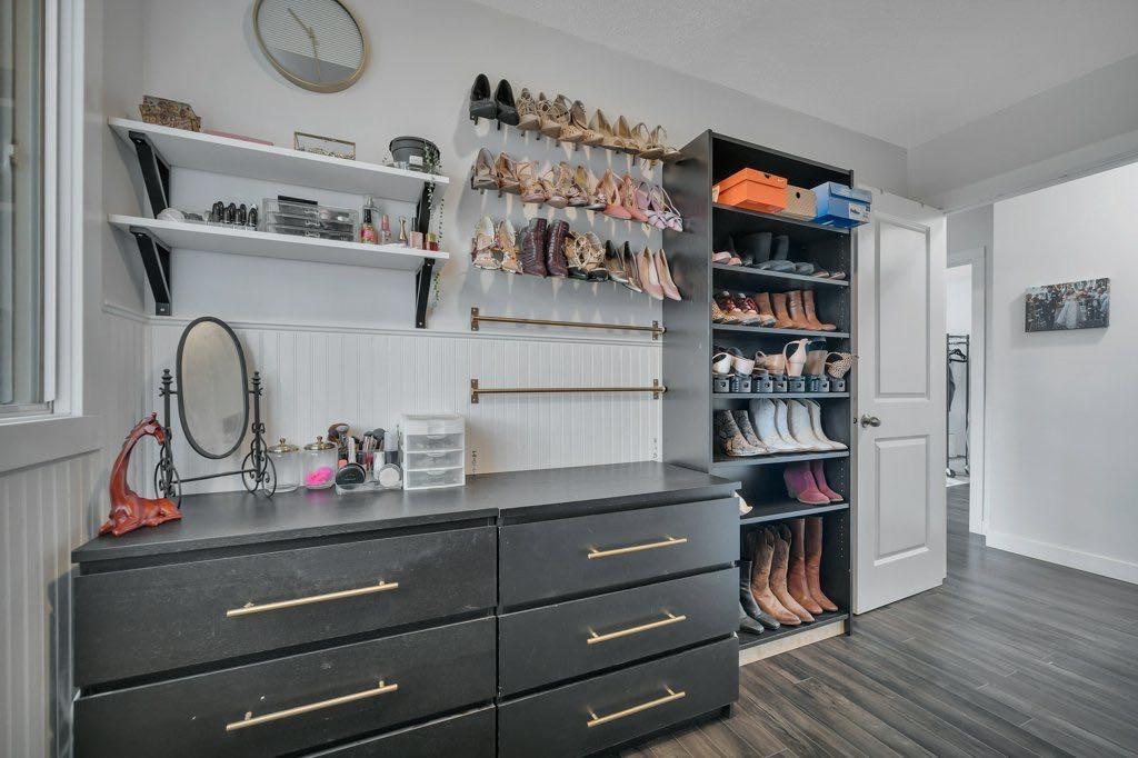 7715 73 Avenue Nw, Edmonton, AB - Indoor