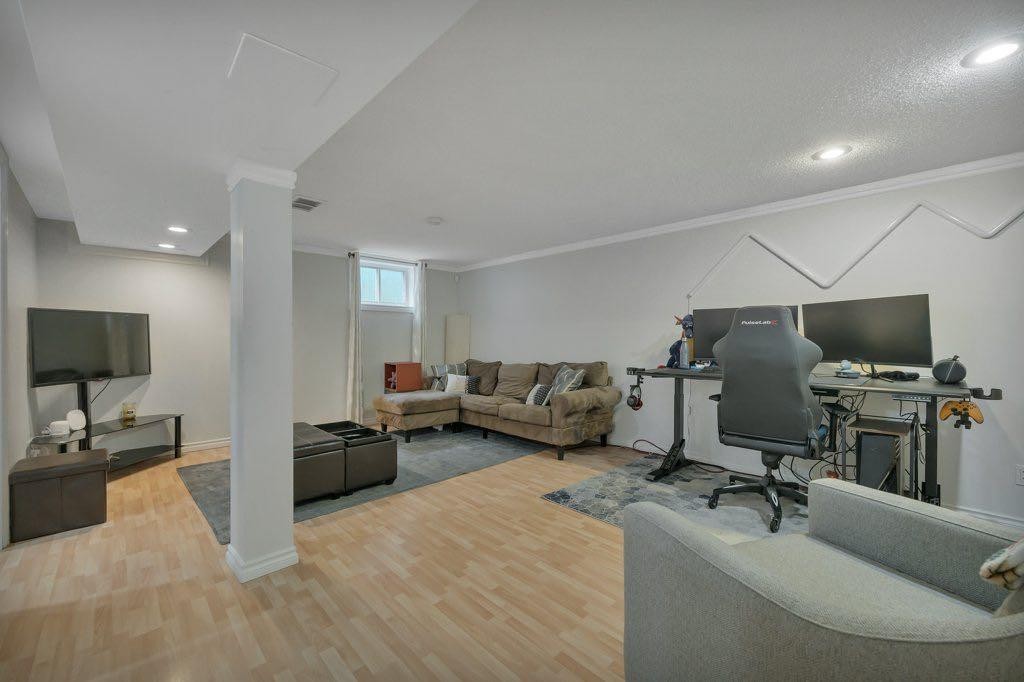7715 73 Avenue Nw, Edmonton, AB - Indoor